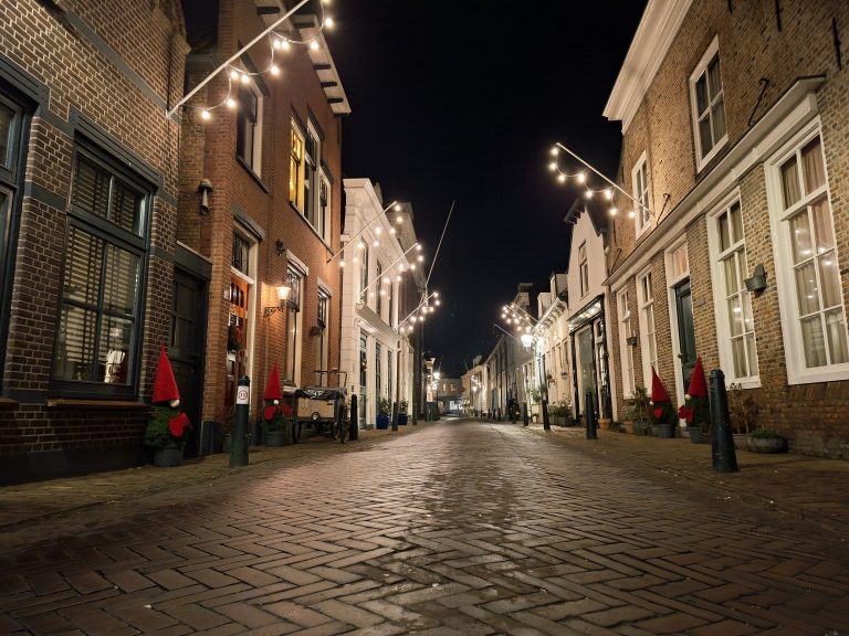 Dorpsstraat Moordrecht by night