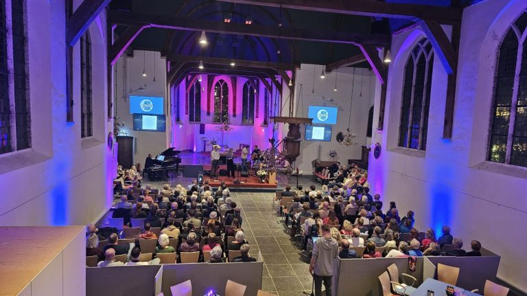Top 2000-kerkdienst in Moordrecht opnieuw groot succes