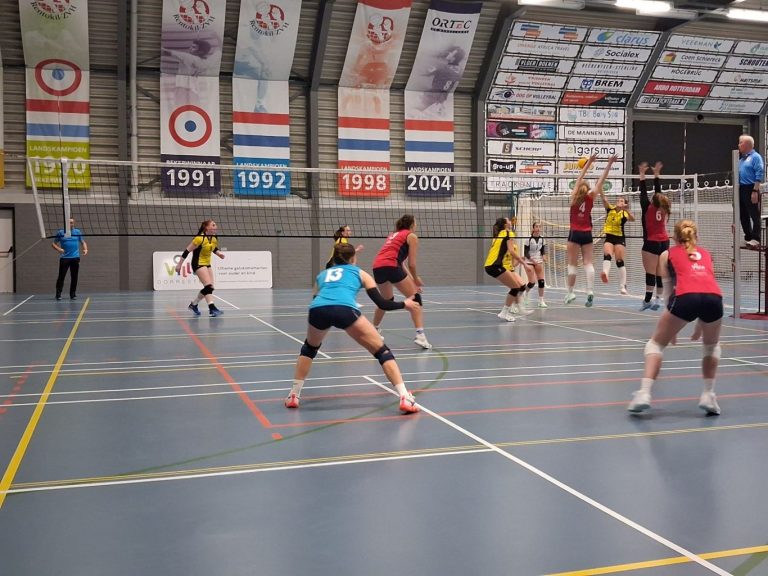 Dames Villa Dorrestein ZVH komen tekort tegen Volley Meerkerk