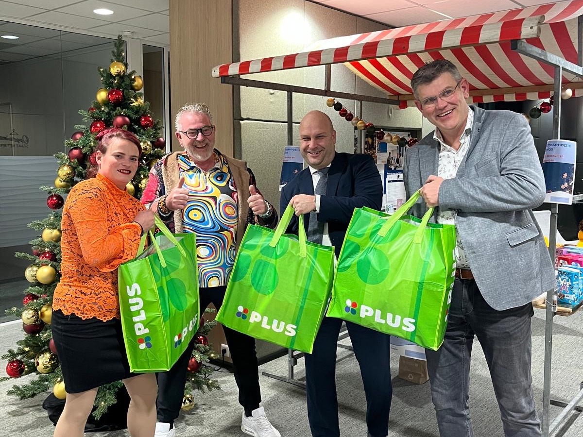 Goed gevulde kersttassen voor actie Rob van Lopik