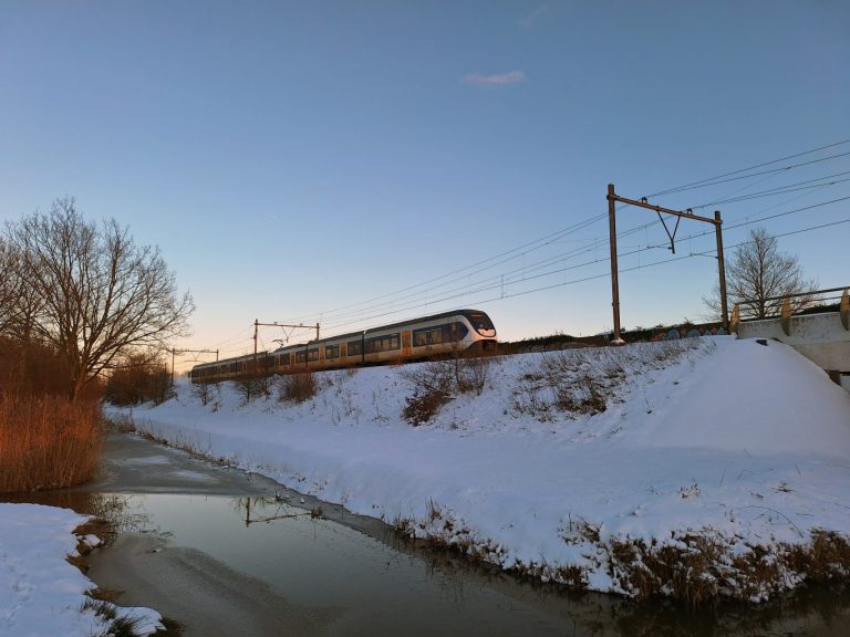 Qbuzz en NS rijden weer – regen én vorst op komst