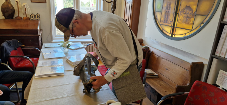 Open middag Oudheidskamer verkoop boekje 80 jaar bevrijding en oproep.