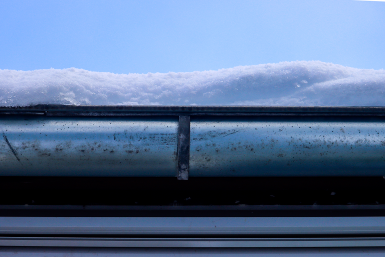 Veiligheidsrisico’s sneeuwbelasting op dakgoten