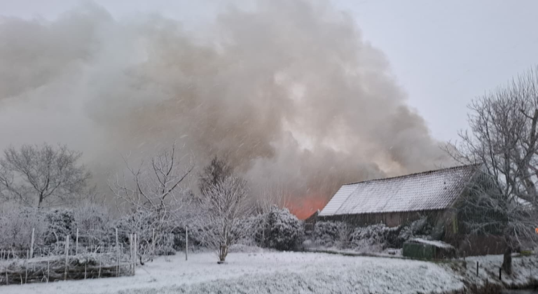 Grote brand in loods Herenweg Moerkapelle (video)