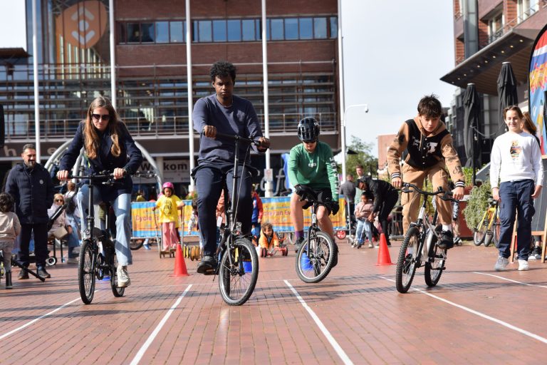 Gouweplein op de pedalen: sportieve middag vol fietsplezier voor jong en oud