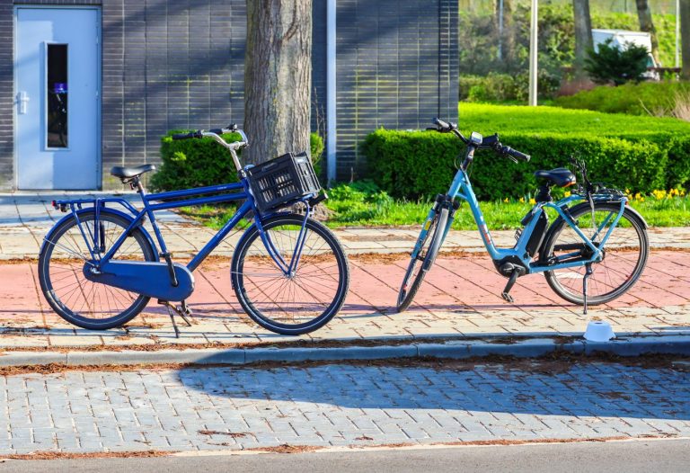 Frontale fietsersbotsing Batavierlaan Nieuwerkerk