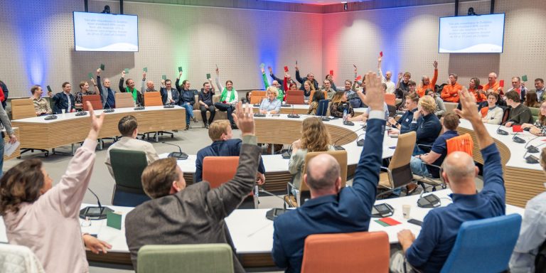 Jongerendebat Zuidplas zorgt voor goed gevulde raadszaal