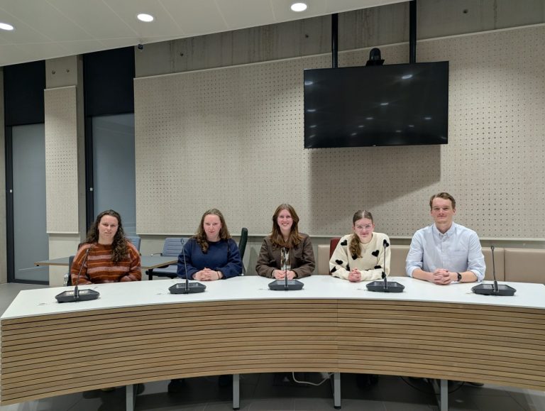 Jongeren organiseren verkiezingsdebat: “Politiek moet meer naar jongeren luisteren”