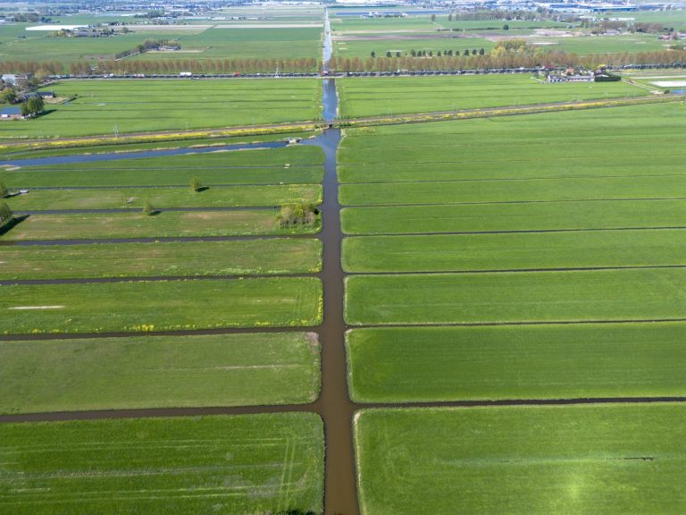 Platform Slappe Bodem biedt petitie aan: “Laat Nederland niet zakken”