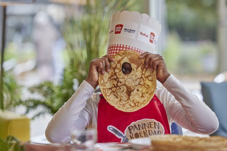 Twee basisscholen in gemeente Zuidplas bakken pannenkoeken voor ouderen