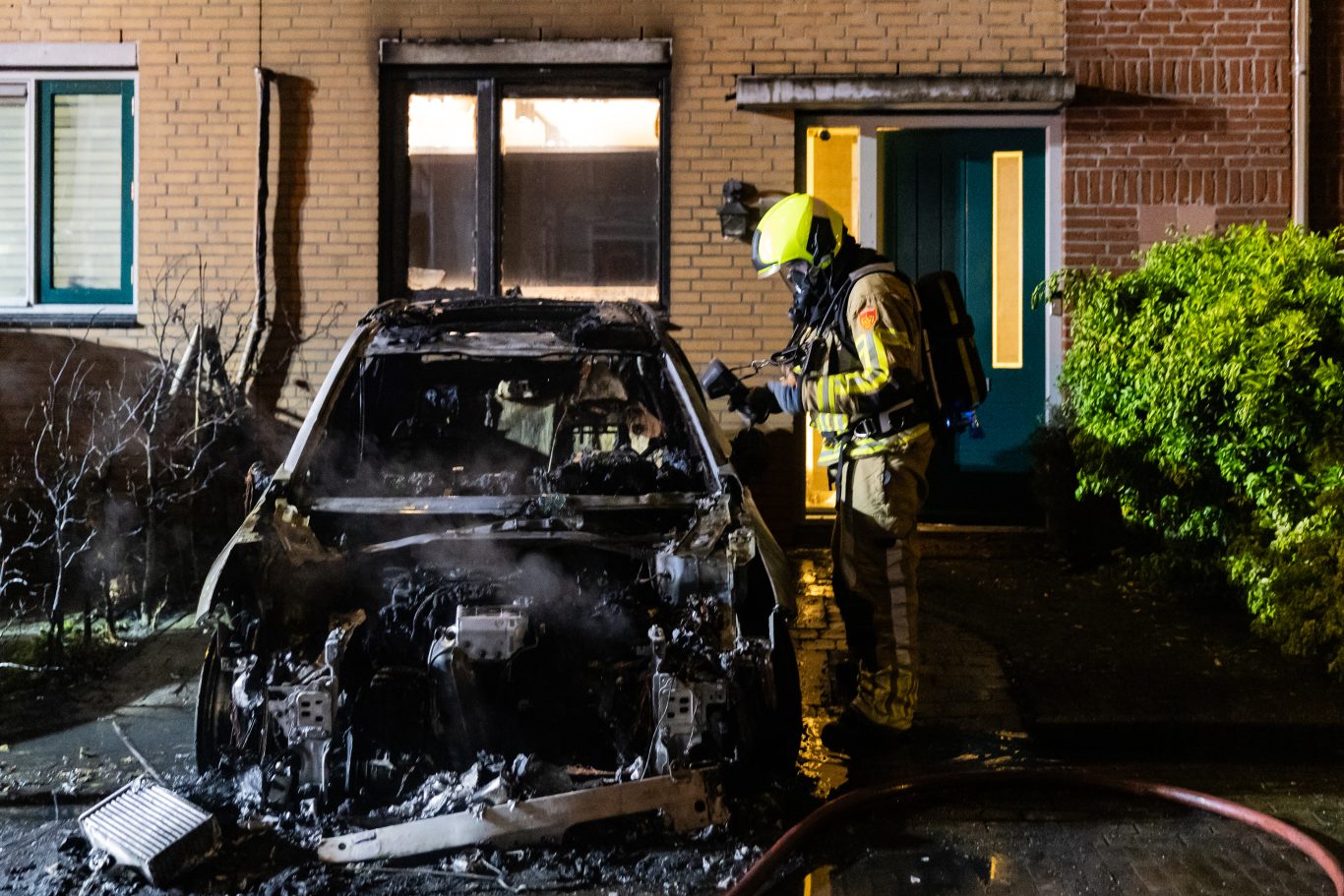 Autobrand dreigde naar woning over te slaan in Zevenhuizen
