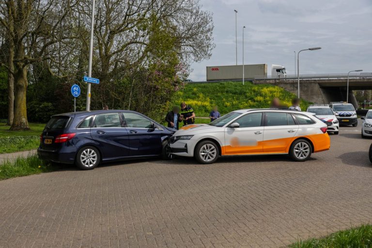 Schade door voorrangsfout bij Middelweg Cortelande
