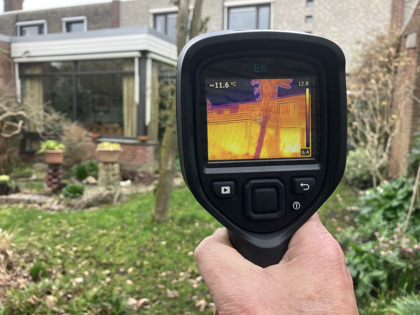 Energiecoaches Zuidplas ontvangen een donatie van the Social Handprint