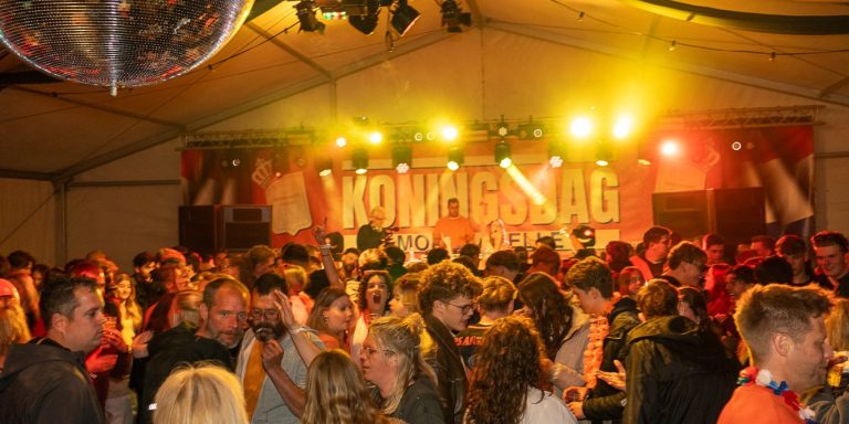 Moerkapels Oranjeborrel drukbezocht