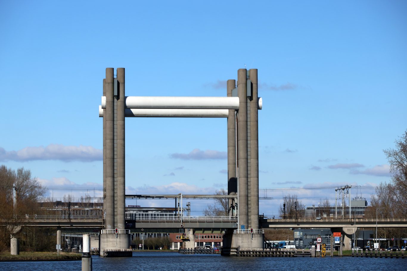 Geen treinen naar Gouda door aanvaring spoorbrug