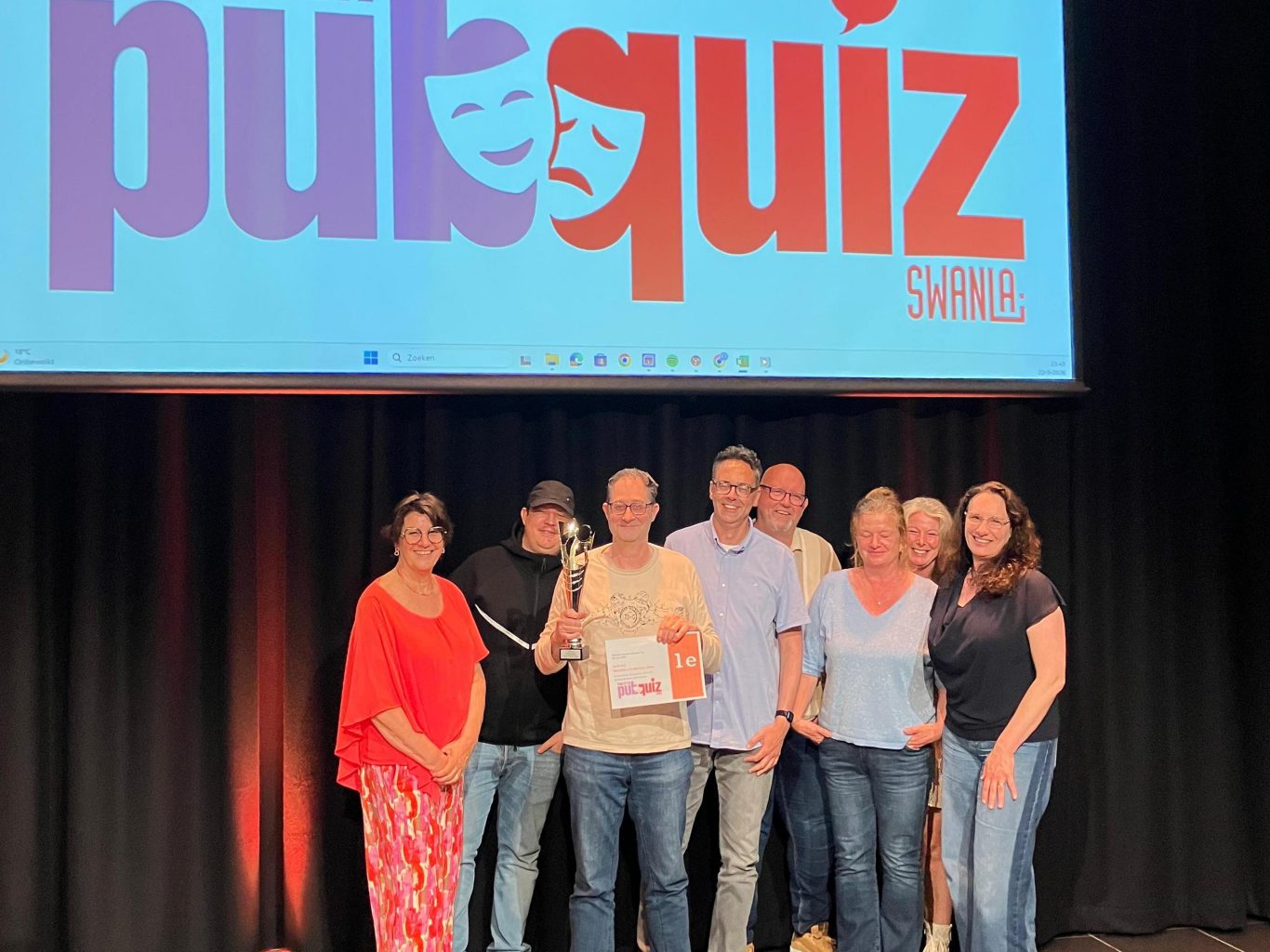 Prijzen bij laatste reguliere pubquizzen van dit seizoen gelijkelijk verdeeld over Zevenhuizen en an