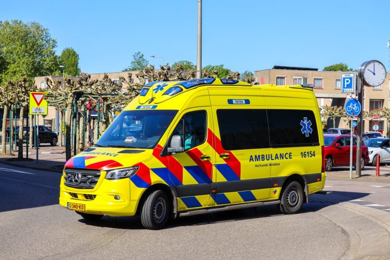 Voetganger gewond na aanrijding Raadhuisplein Nieuwerkerk