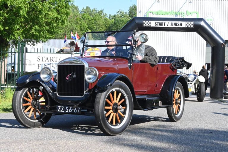 Oldtimers op pad voor Hollandsche IJsselrit (video)