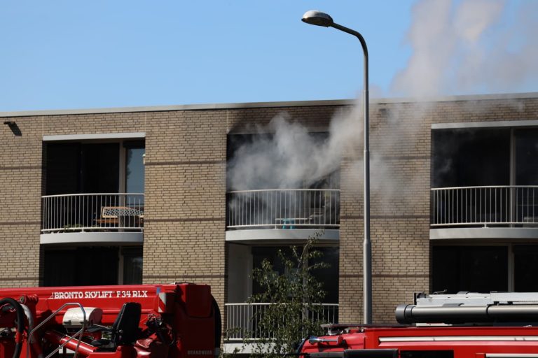 Veel rook bij balkonbrand Nieuwerkerk