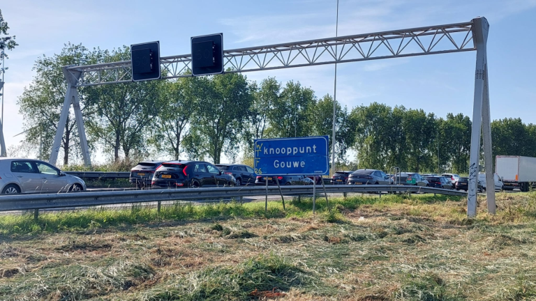 Verkeer staat stil op A12 en A20 door ernstig ongeval bij Gouda