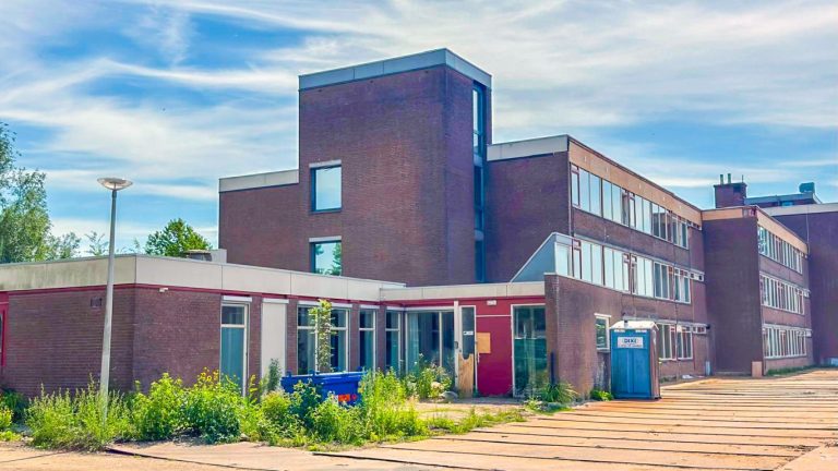Sloop voormalige Zevenster tijdelijk stilgelegd na onvoldoende ecologische begeleiding door gemeente