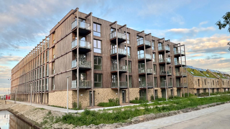 Stedelink viert oplevering van 60 sociale huurwoningen in de Swanladriehoek Zevenhuizen