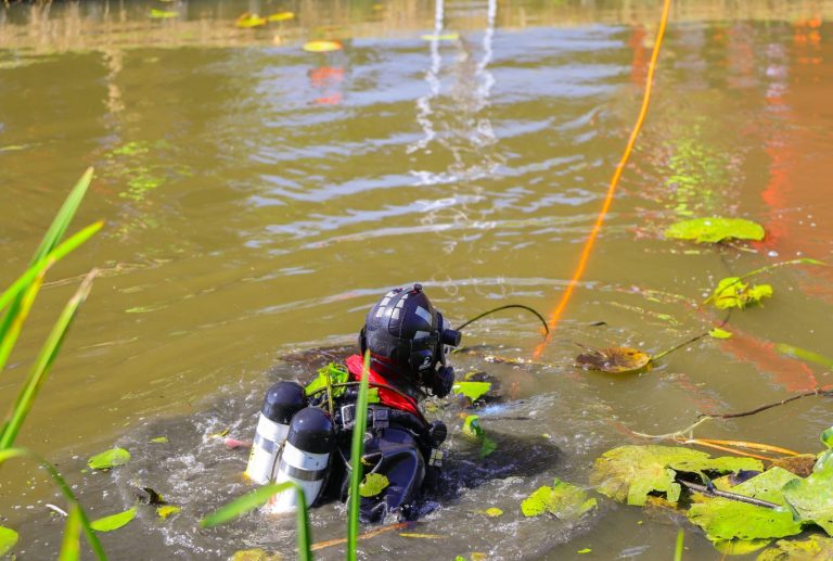 Fiets in het riet zorgt voor nachtelijke inzet brandweerduikers