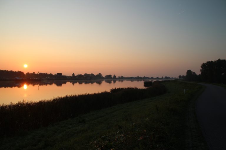 Zonopkomst boven de Hollandse IJssel