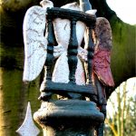 oude-begraafplaats-zandloper-op-hek-2005